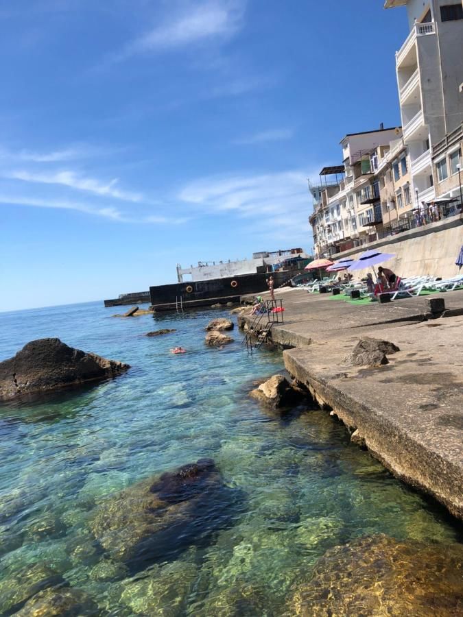 Отель берег алупка. Эллинг Чайка Алупка. Пляж Чайка в Алупке. Алупка эллинги. Эллинг 53 Алупка.